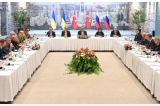 Guerre en Ukraine : Kiev et Moscou ont discuté d'une rencontre Zelensky-Poutine