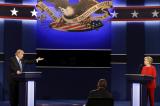 Clinton et Trump échangent coup pour coup