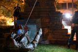 Etats-Unis : des manifestants abattent la seule statue d'un général confédéré à Washington