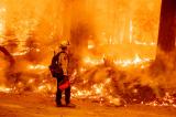 Les pompiers de Californie face à un incendie qui génère son propre climat