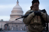 Les USA sous tension : un homme lourdement armé arrêté aux abords du Capitole