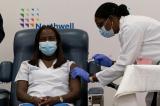 Covid-19: une soignante New-yorkaise, première personne vaccinée aux Etats-Unis