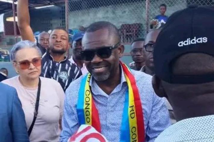 Élections à la FECOFA : après Mbuji-Mayi, Véron Mosengo poursuit sa campagne à Kananga