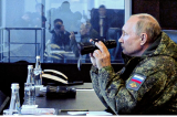 Vladimir Poutine brandit l'arme nucléaire face aux Occidentaux