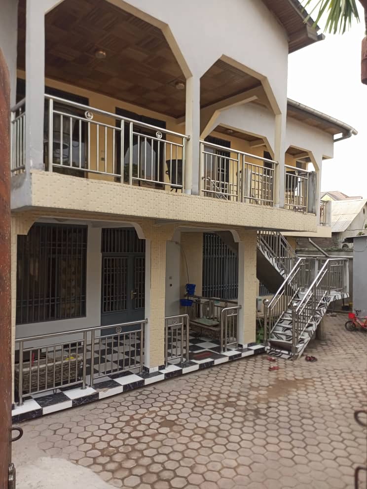 Maison mise en vente dans la commune de ngaliema quartier kinsuka