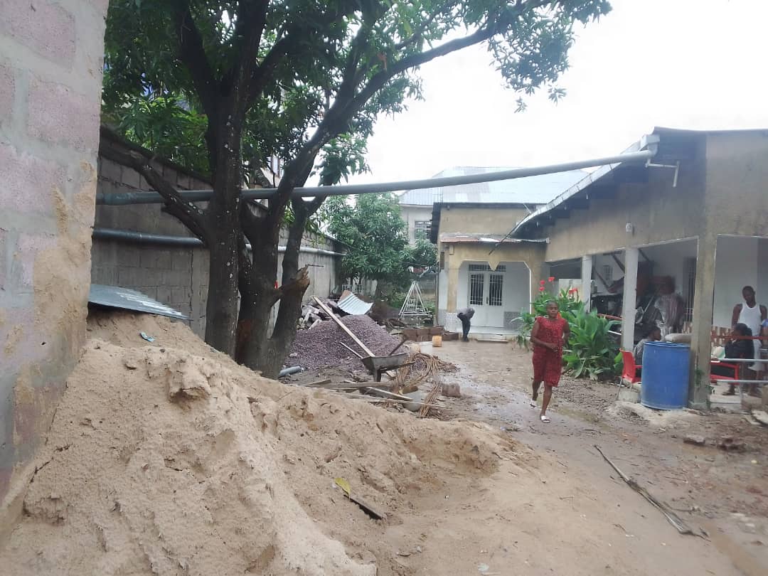 terrain-de-7msur20-vendus-mimosas-55000-dollars-discuter-avec-une