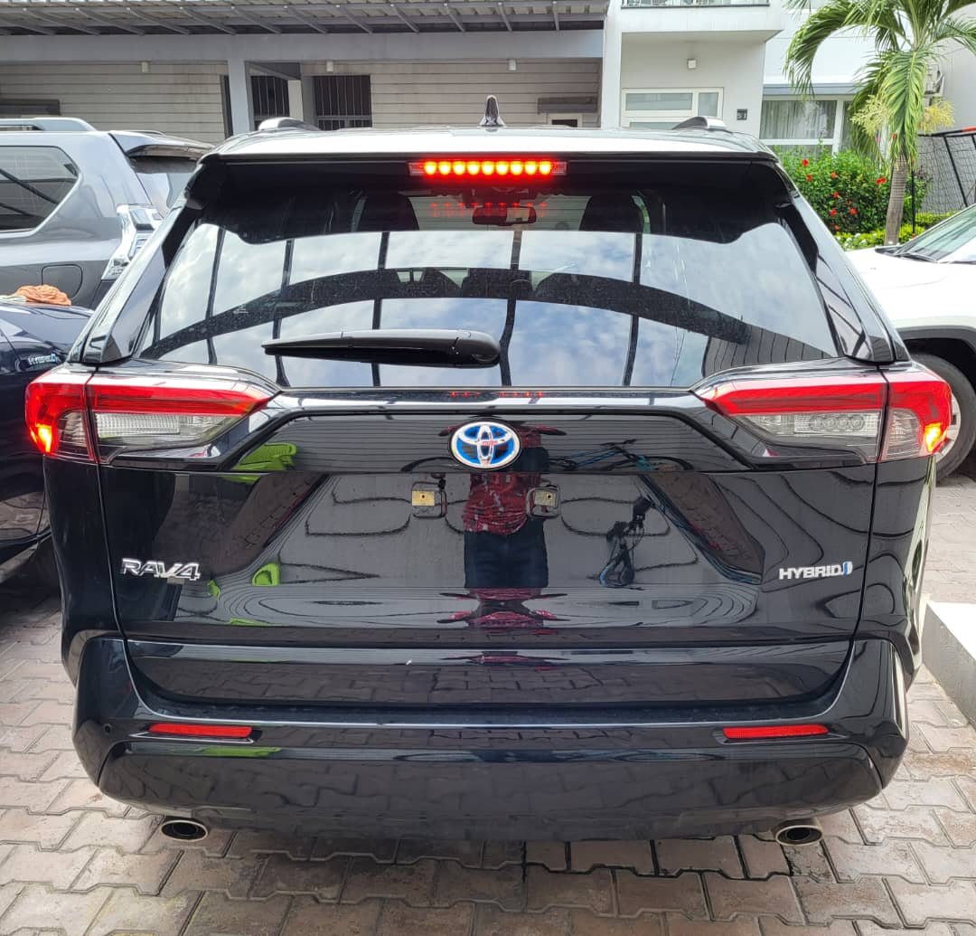 TOYOTA RAV4 2021 PRIX 26.000 Négociable Boite Automatique, Carburant Essence, Volant à