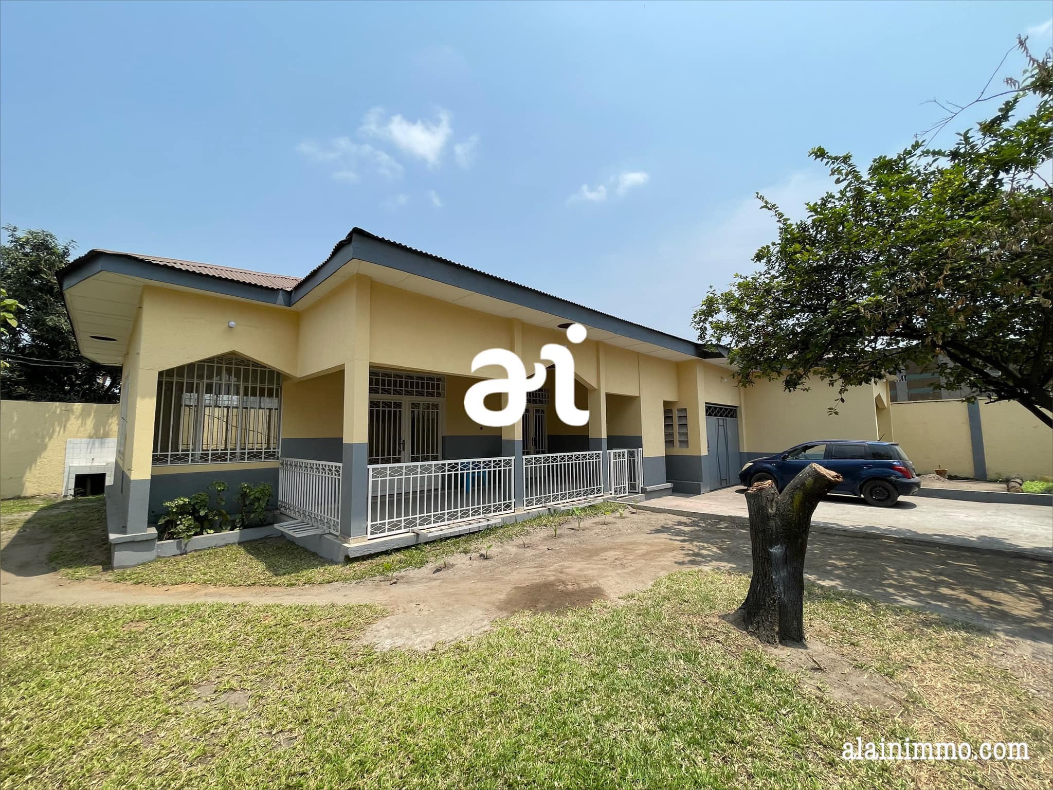 VENTE PROPRIÉTÉ DE 711m² AVEC GRANDE MAISON BASSE DE 3 CHAMBRES SUR